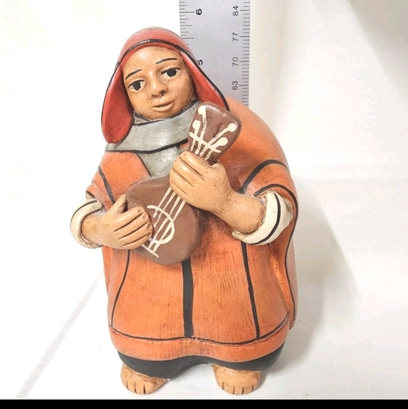 Peruvian Folk Art Pottery Sculpture Figure Woma  Guitar Musician Ukelele - Picture 6 of 8